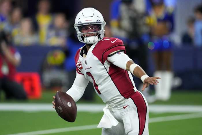 Arizona Cardinals QB Kyler Murray throws pass in pocket